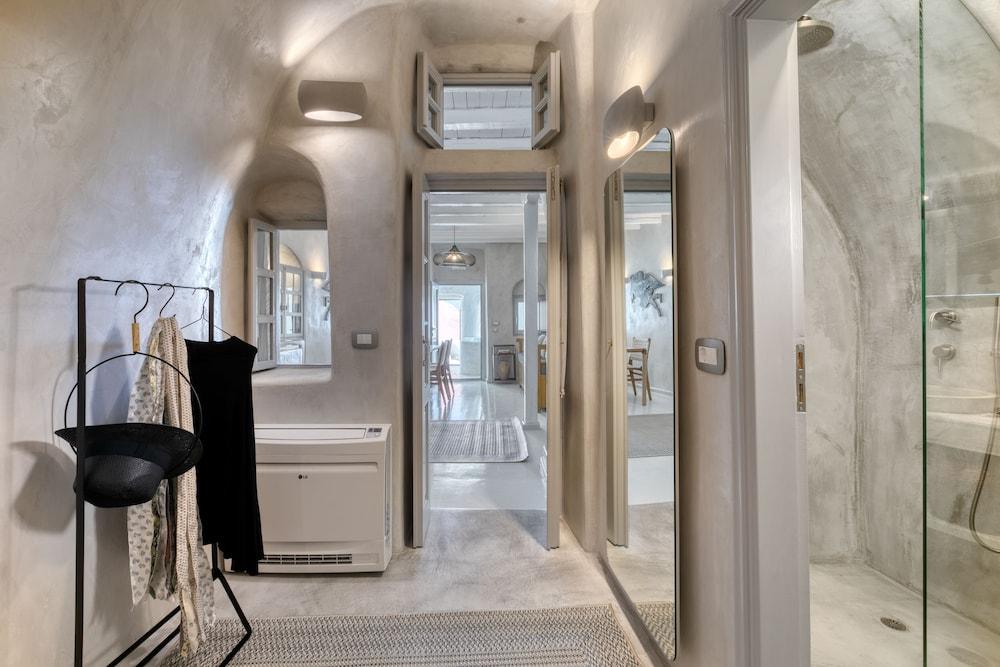 Marble Sun Villa by Caldera Houses