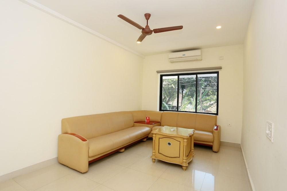 Capital O 19742 Hotel Dona Castle