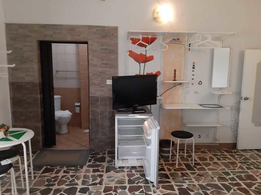 Hadrian's Gate Hotel