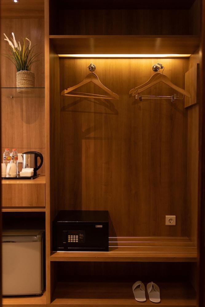 Antero Hotel Jababeka Cikarang