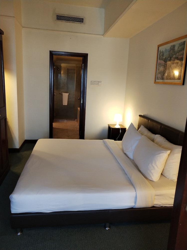 Residency Suites At Times Square