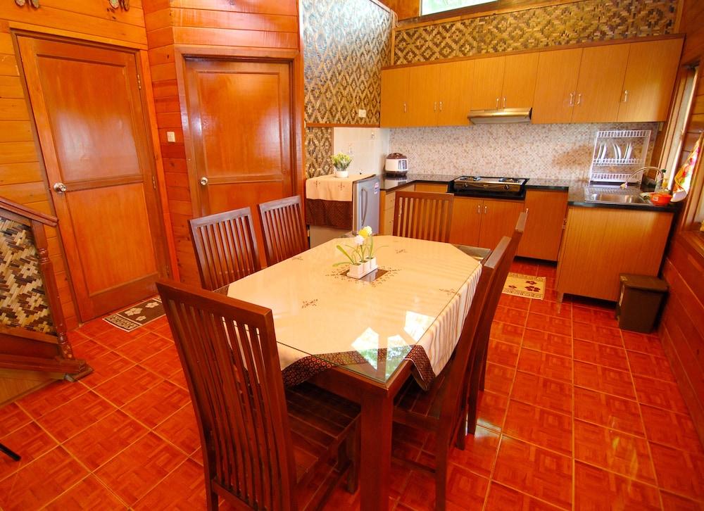 Villa ChavaMinerva Kayu - Ciater