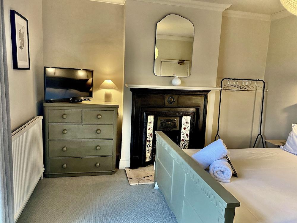 Morleys Bistro | By Huluki Sussex Stays