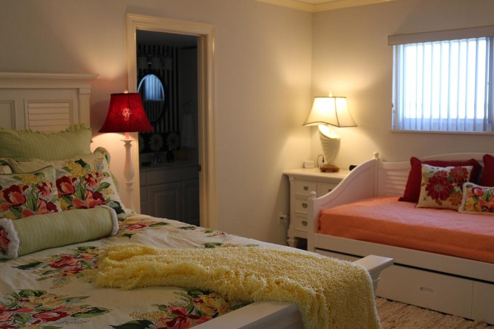 Starboard Village by Surfside VR