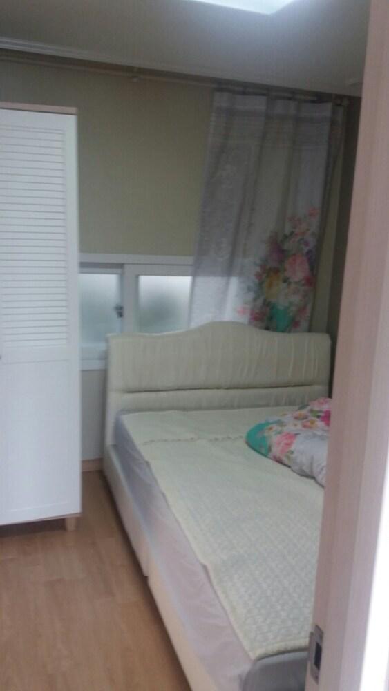 Tongyeong Camellia House