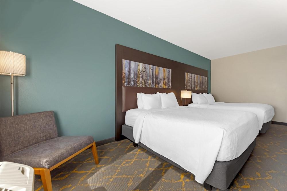 Best Western Plus Isanti