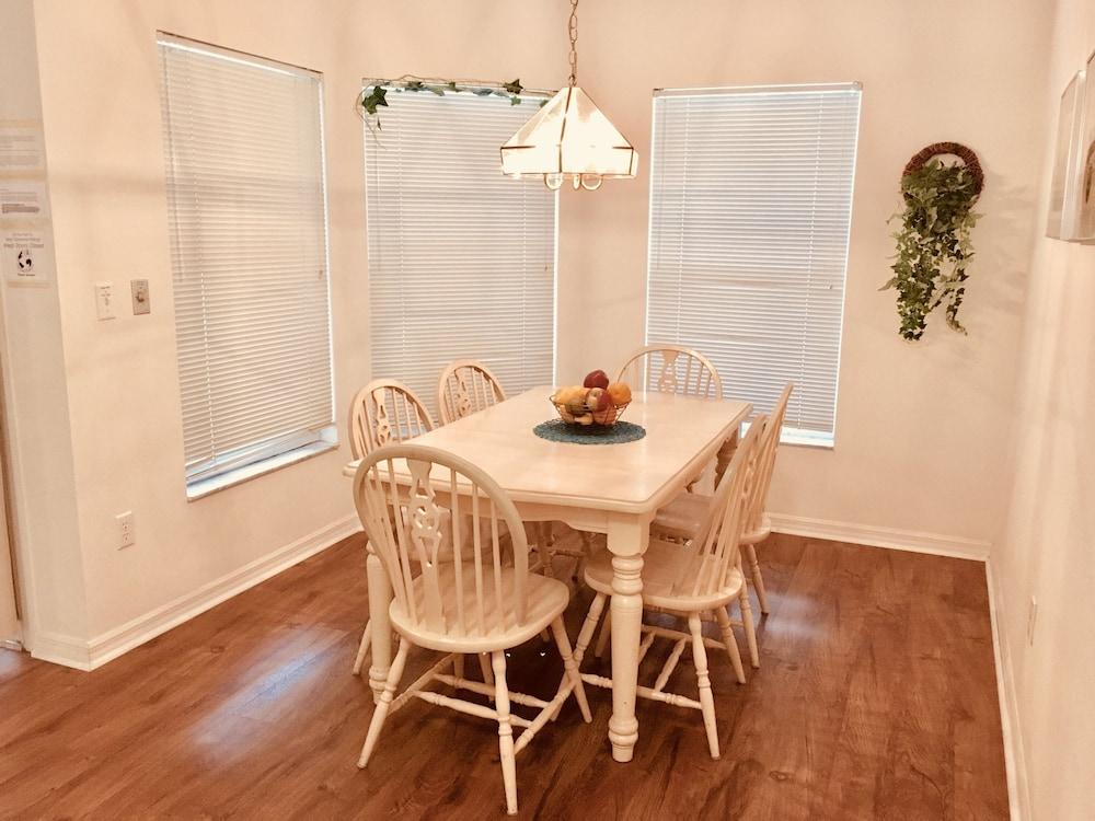 Picadilly Paradise by ITSVR