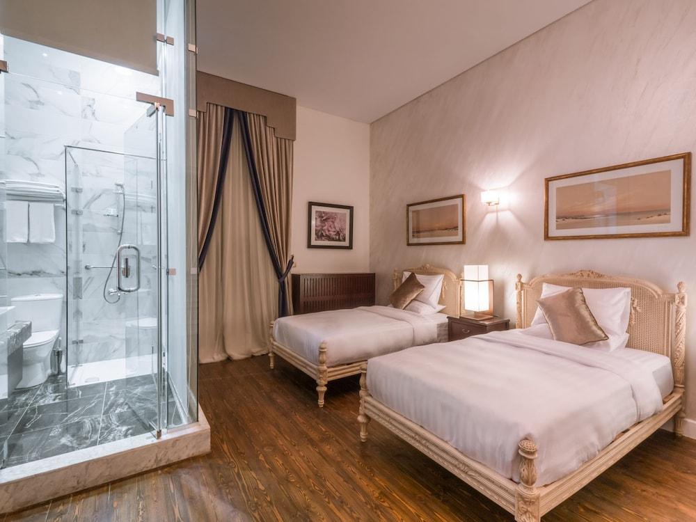 1920s Boutique Hotel and Restaurants