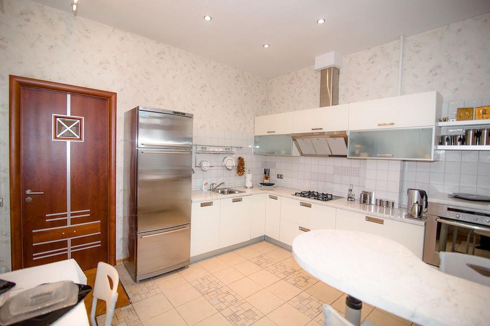 ApartExpo on Kutuzovsky 35-30