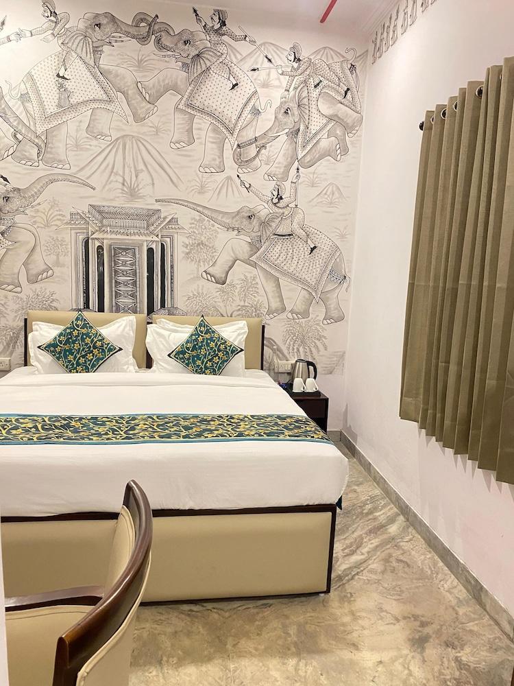 Stamps by Eight Continents, Pushkar