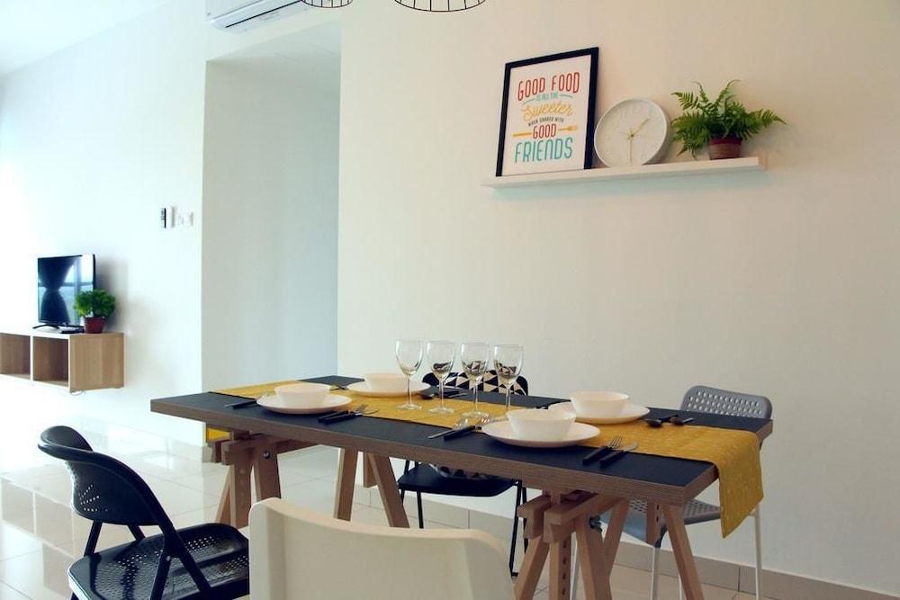 The Raffles Suites by Stayshare Homes