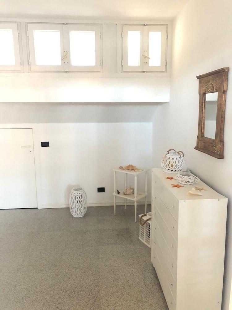 SESTRI MARE 5 AR122 (3 guests)