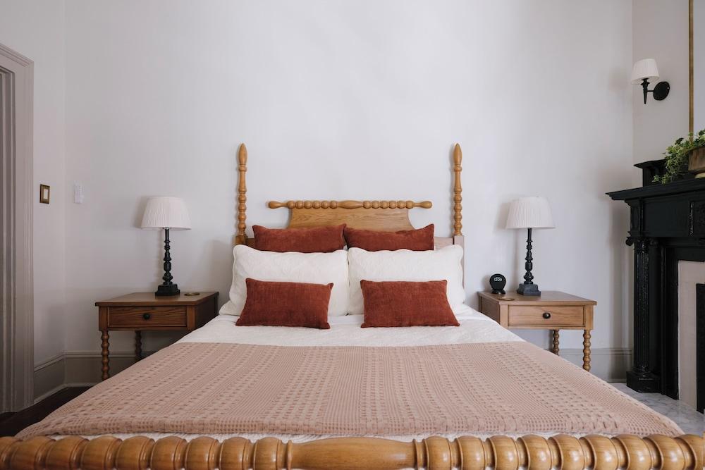 Comfortable Escape 2BR Historic Downtown