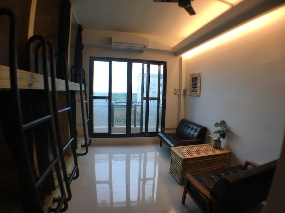 Wave Backpackers - Hostel