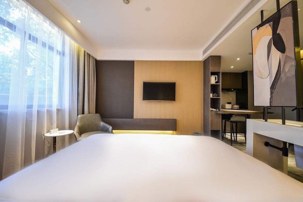 MIJU HOUSE Gubei-a small white building beside Shanghai oil painting sculpture institute