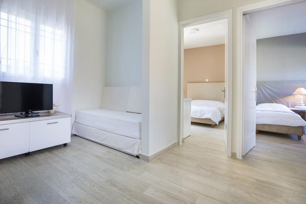 Olive Grove Studios & Apartments