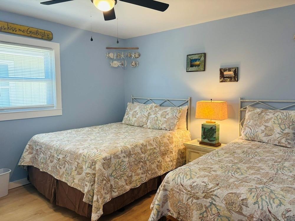 When Pigs Fly 4 Bedroom Home by RedAwning