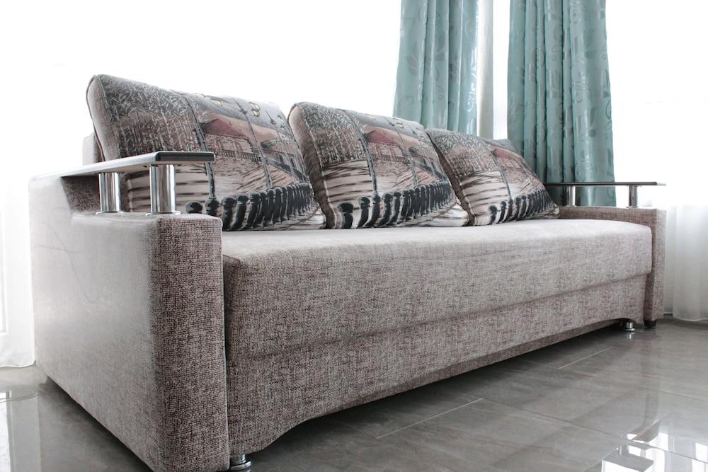 Apartment on Kamyshovaya 41, apt 19