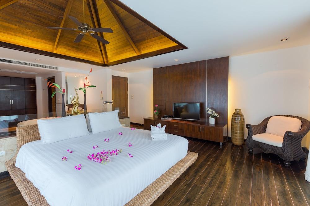 Spectacular Seaview Pool Villa Kalim 6