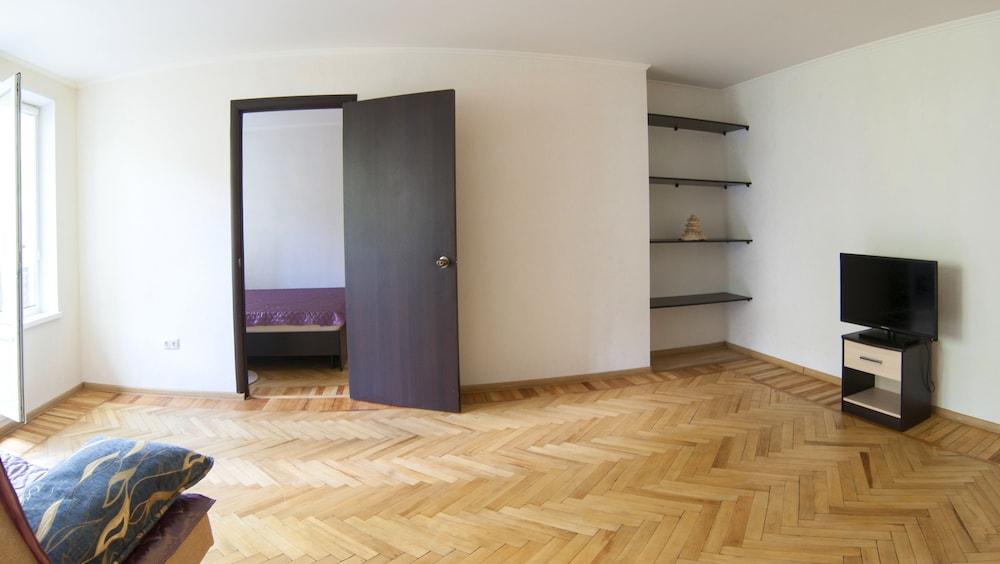 Domumetro na K.Simonova