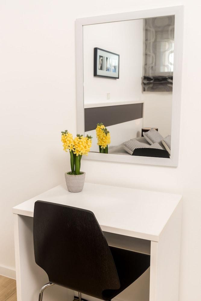 Apartments & Rooms Danivan Pool Villas