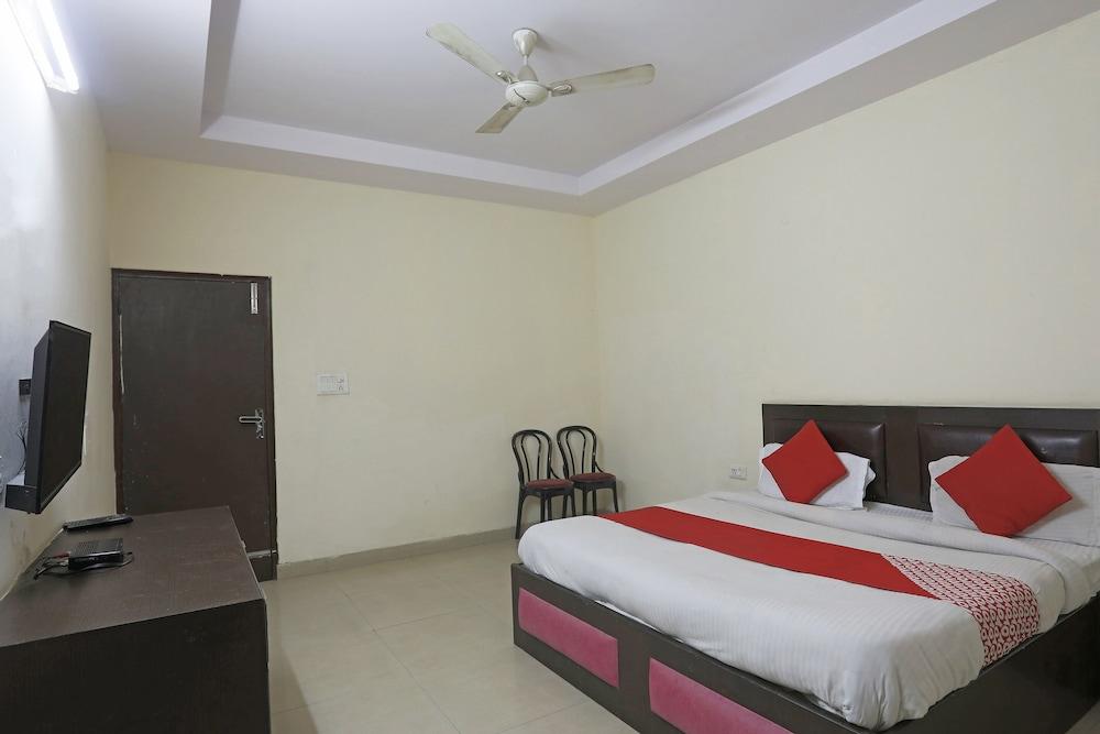 OYO 19664 Aman Hotel