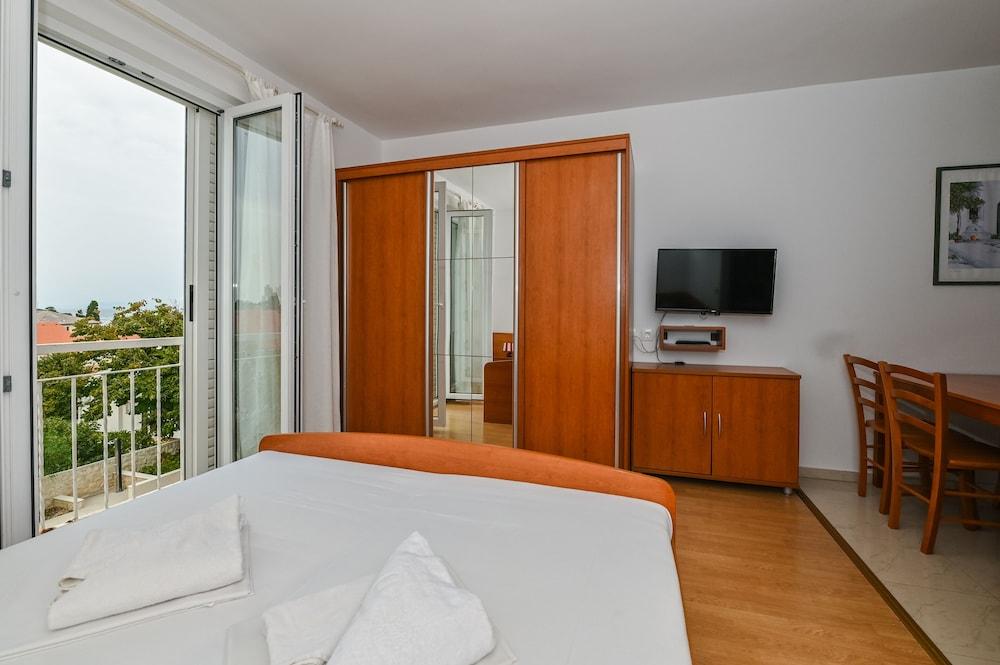 Pool Apartments Galeb