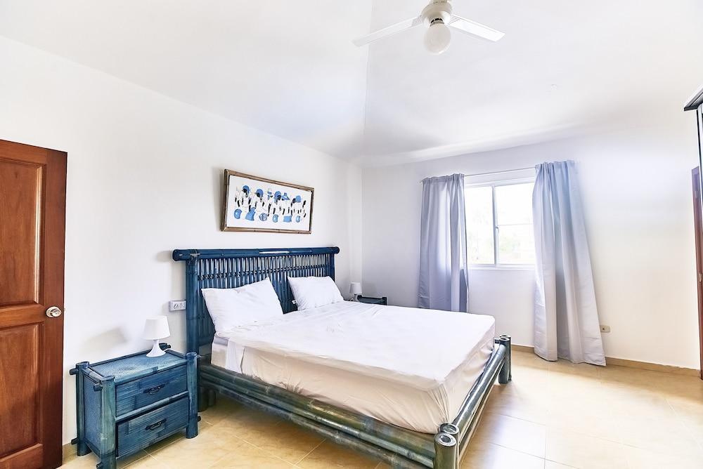 Las Terrazas Condo - Los Corales Village