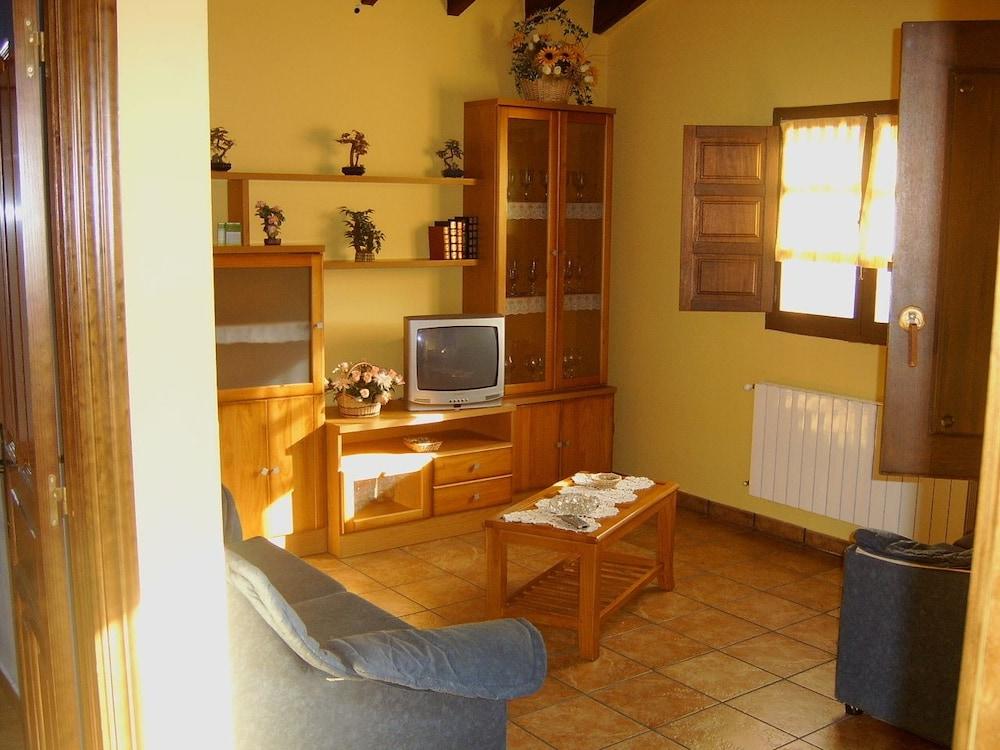 Casa de Aldea El Regueru