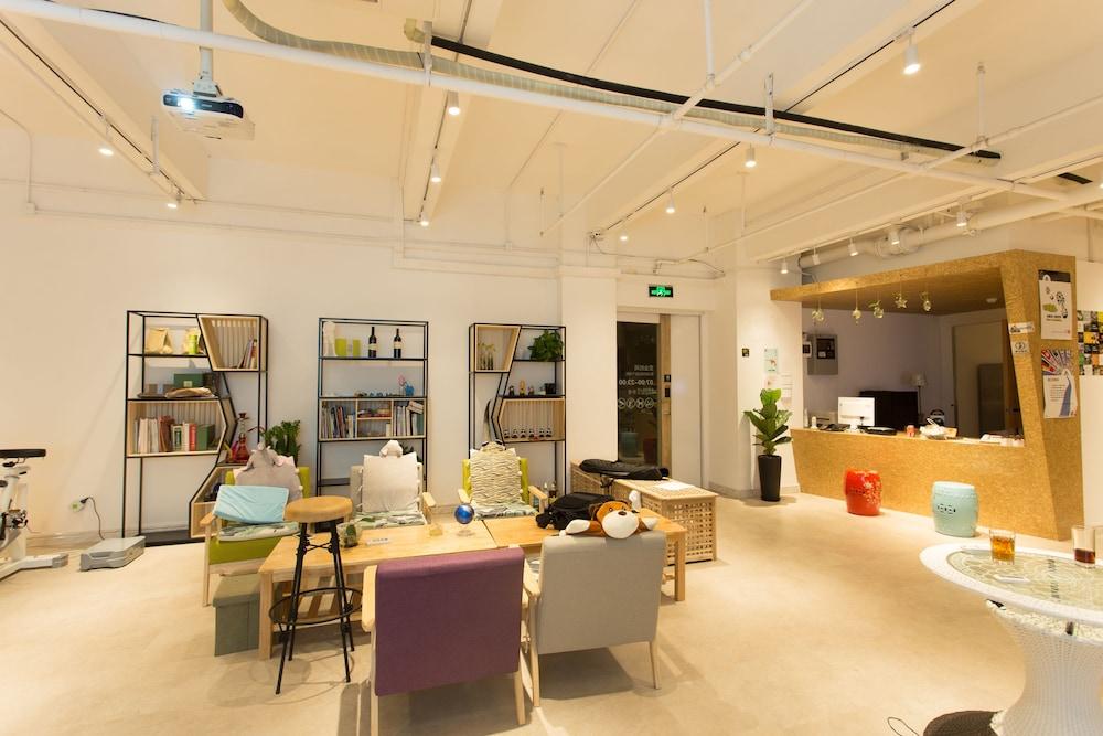 Phoenix Egg Youth Hostel