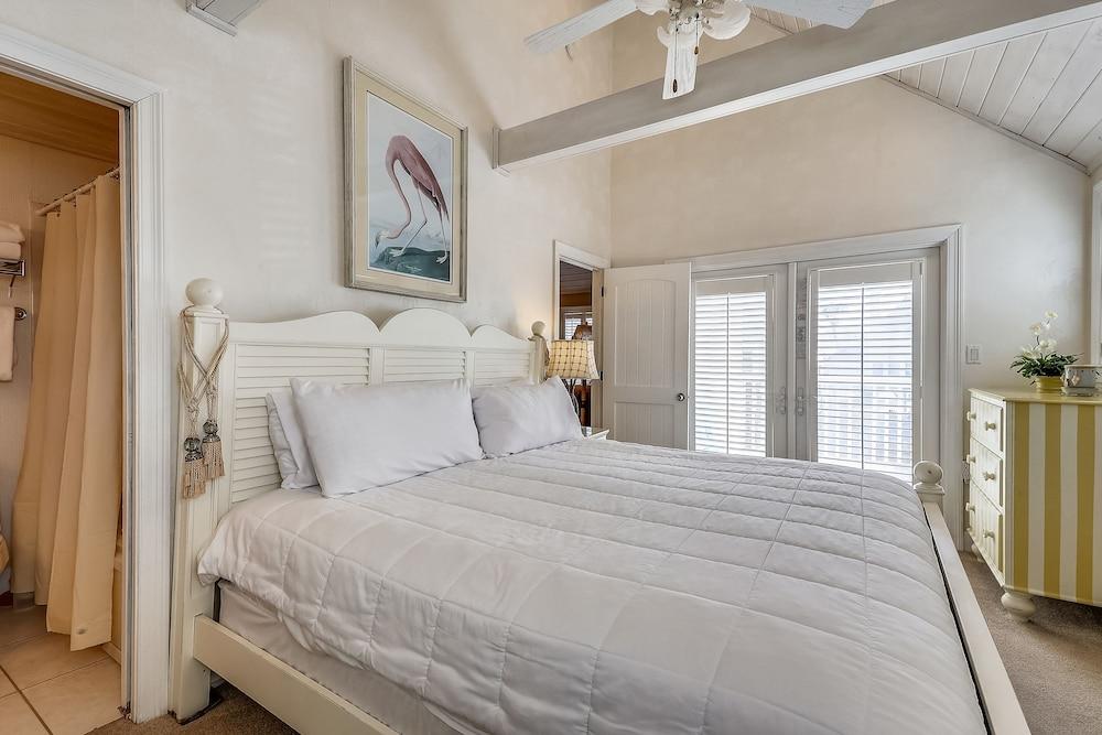 Sandpiper Cove 0012 3 Bedroom Villa by RedAwning