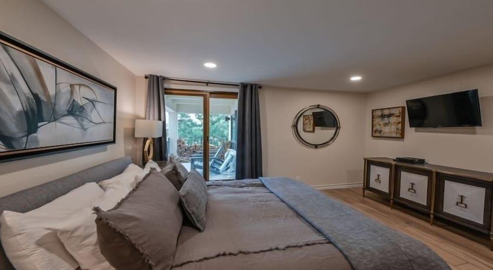 2 Br  With Huge, Sectional Couch 2 Bedroom Condo - No Cleaning Fee! by RedAwning