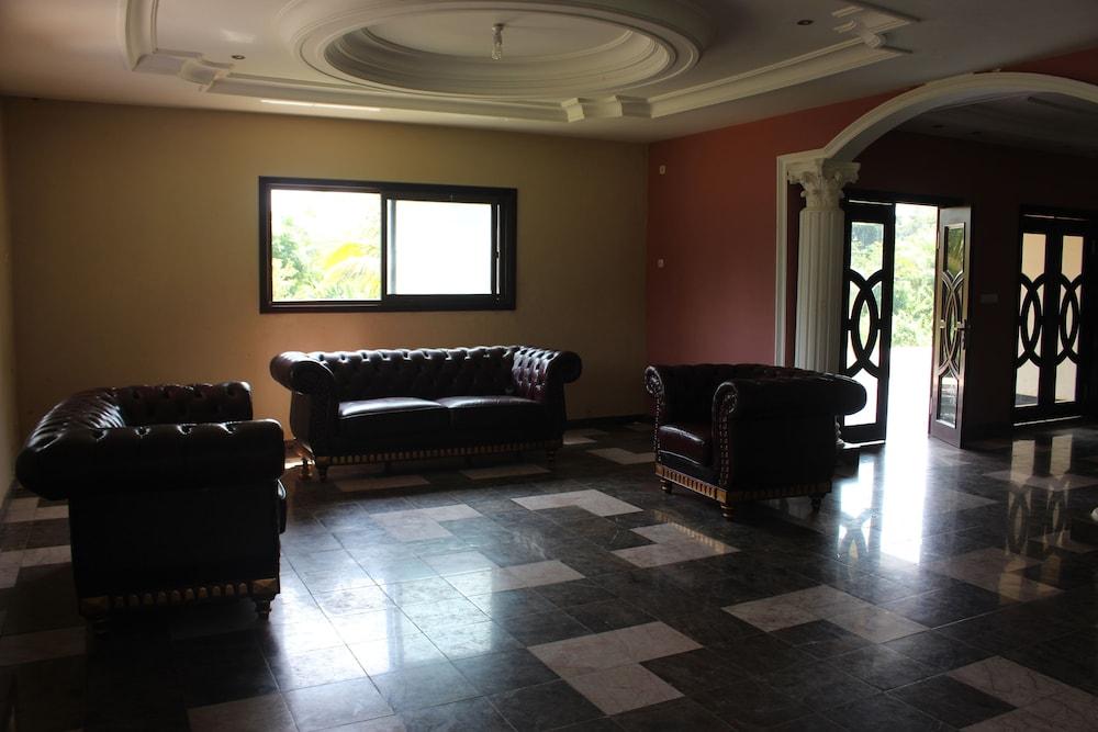 Les Berges De La Lobe