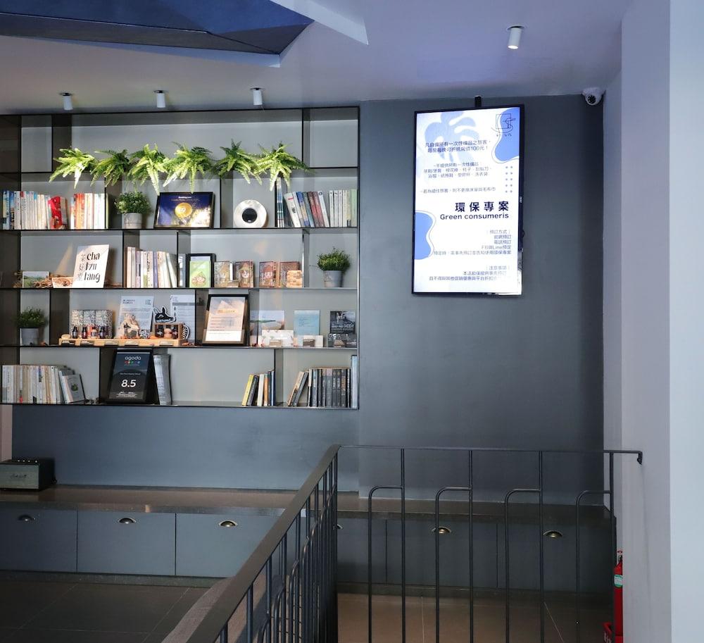 Slow Town Hotel - Glowing