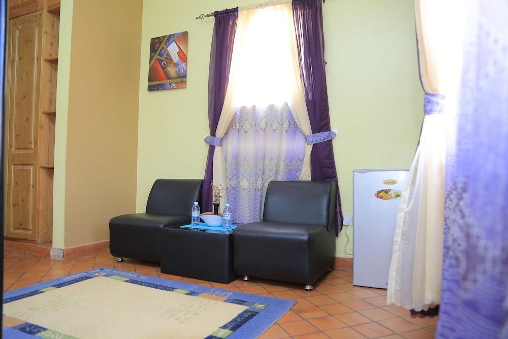 Adonai Guest House - Hostel
