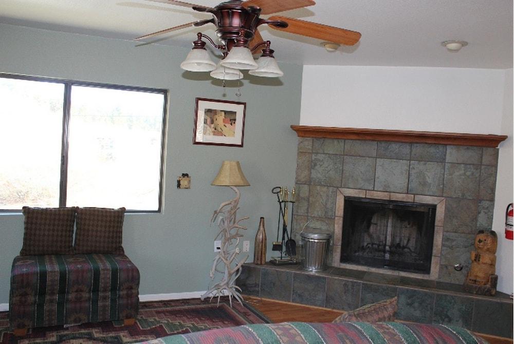 Moonridge Den- One Bedroom