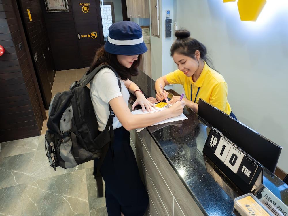 Ray Coffee Bar & Hostel - Adults Only