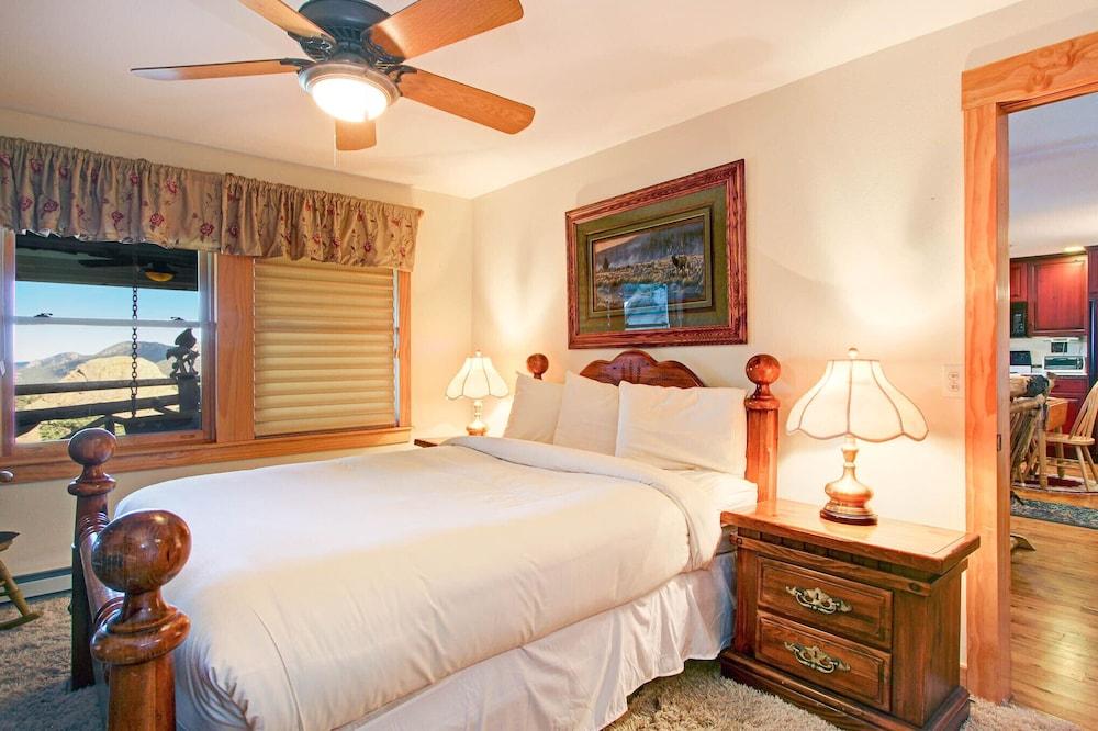 Snowdrift Peak 203 2 Bedroom Condo by RedAwning