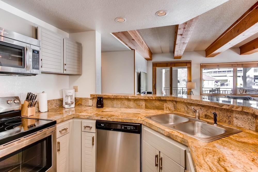 Elegantly Styled Plaza  2 Bedroom Condo - No Cleaning Fee! by RedAwning