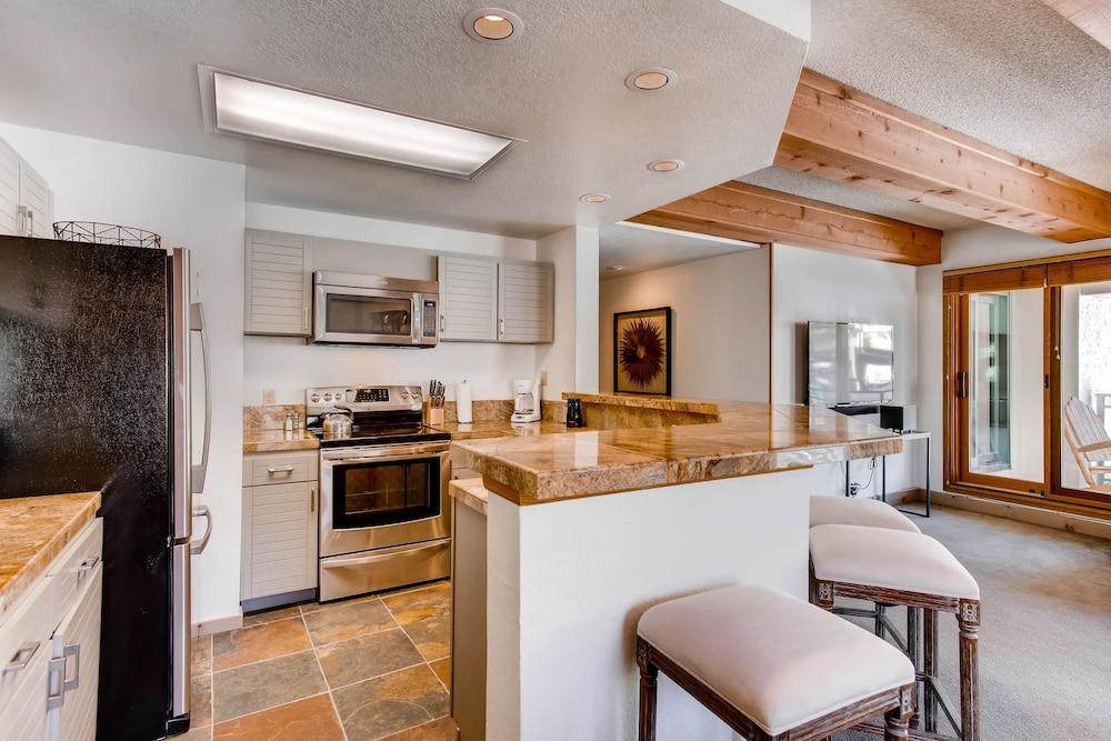 Elegantly Styled Plaza  2 Bedroom Condo - No Cleaning Fee! by RedAwning