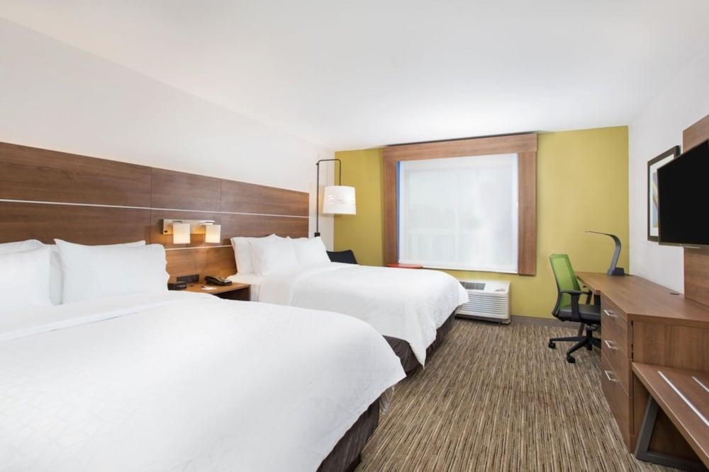 Holiday Inn Express & Suites La Grange by IHG
