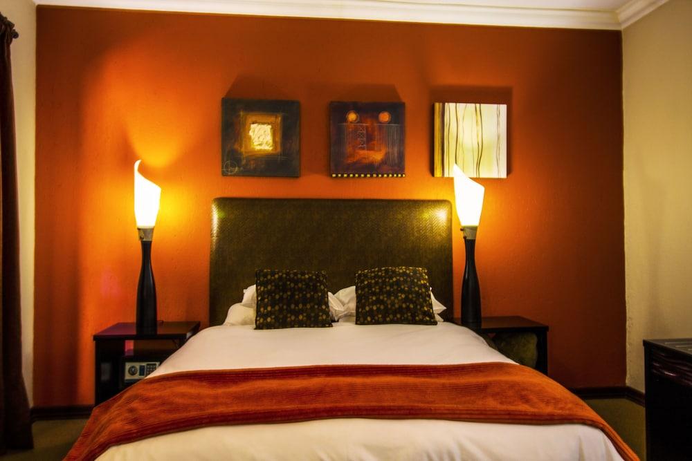 Coyotes Hotel and Conference Centre