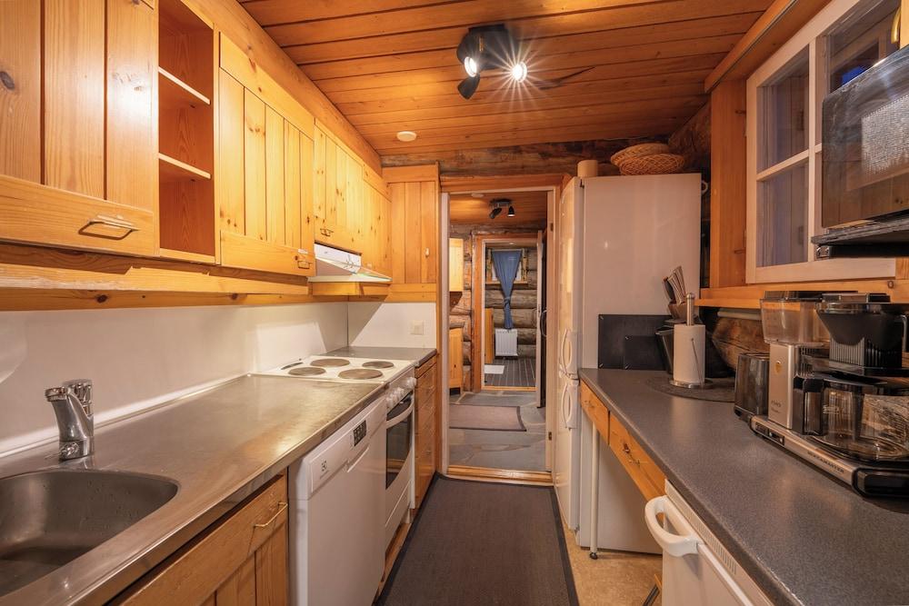 Kuukkeli Hirvas Suite