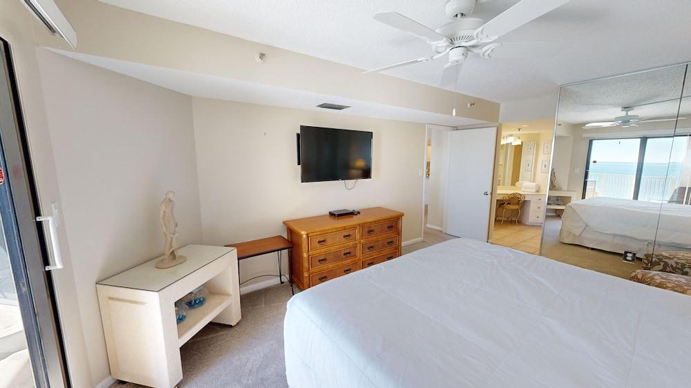Inlet Reef 603 2 Bedroom Condo by RedAwning