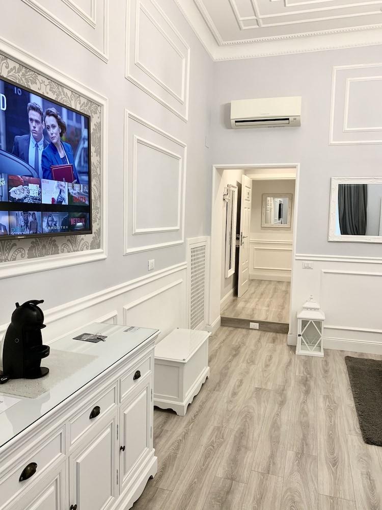 Charme & Chic Luxury