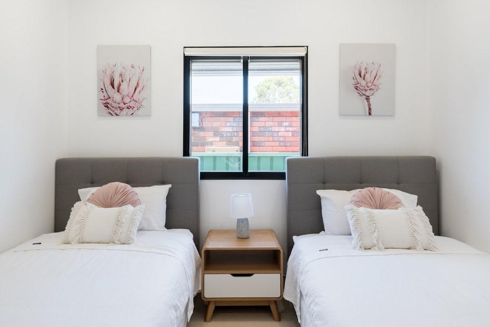 Studio 64 Oyster Bay Modern 3 Bedroom