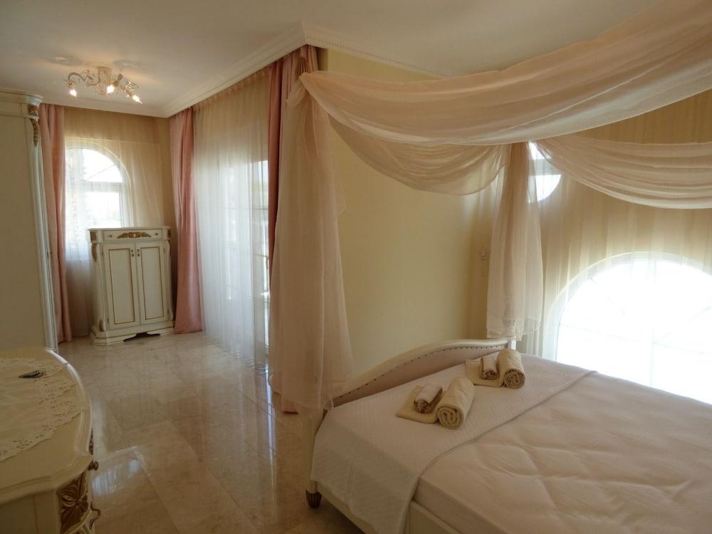 Villa Helios 11 by Elm