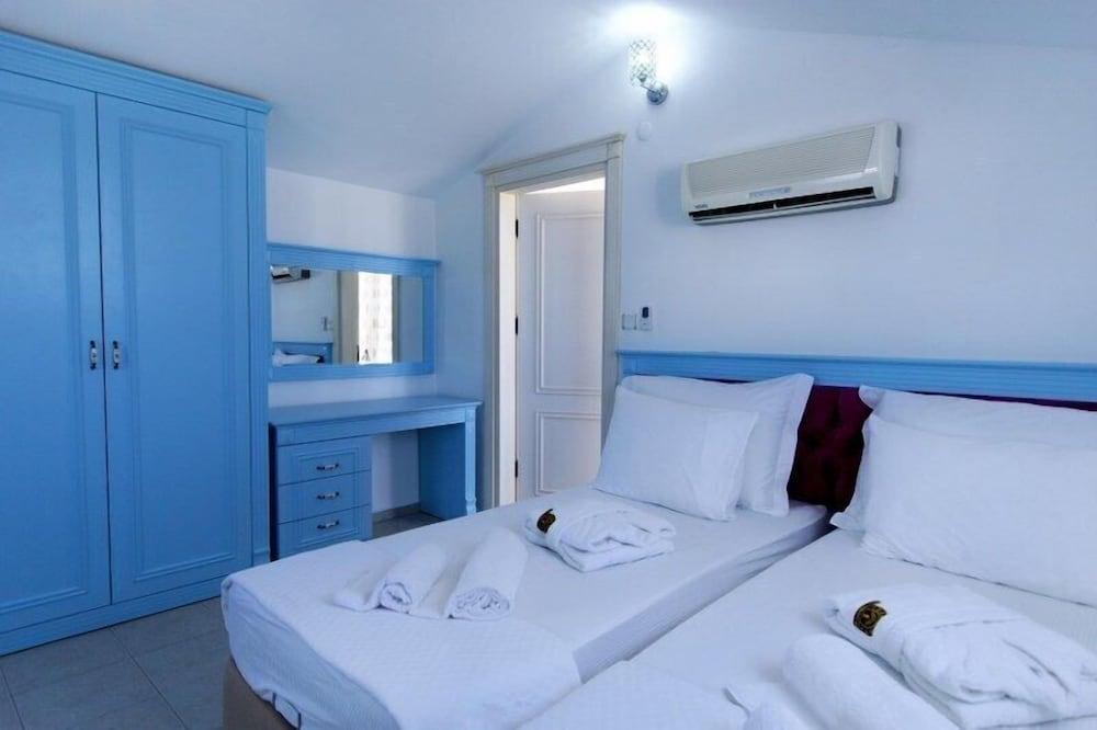 Villa Helios 3 by Elm