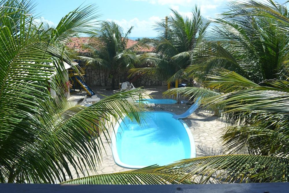 Jacuma's Lodge Hotel