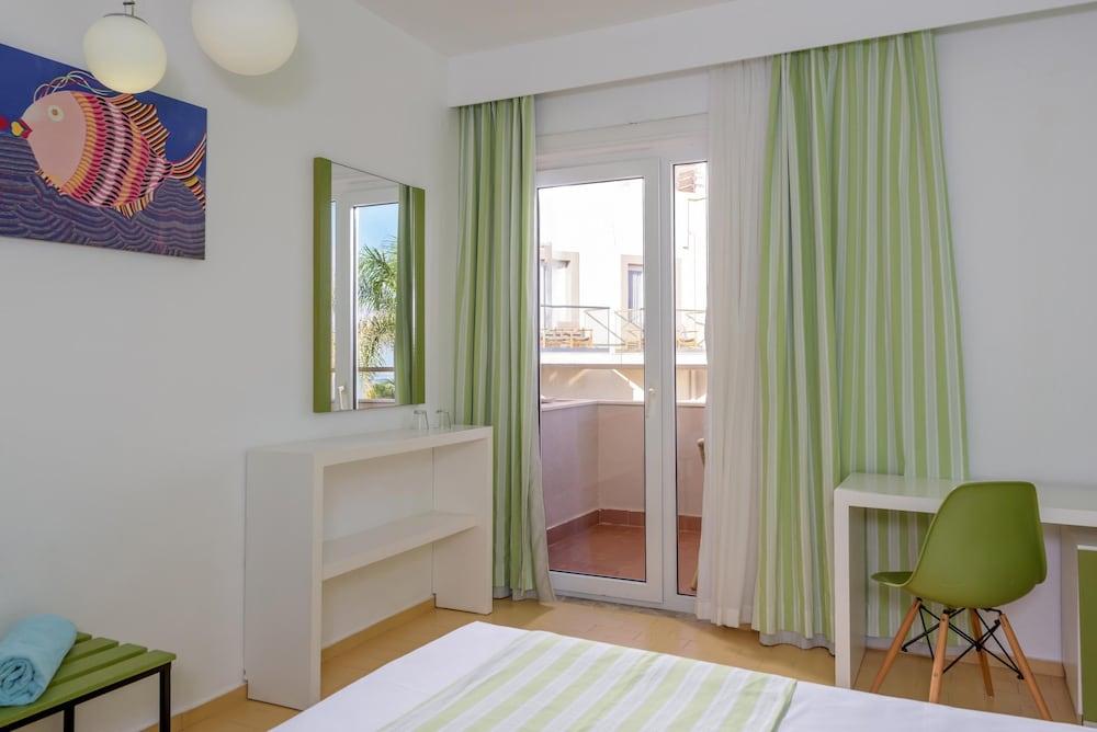 Zeus Hotels Palm Beach